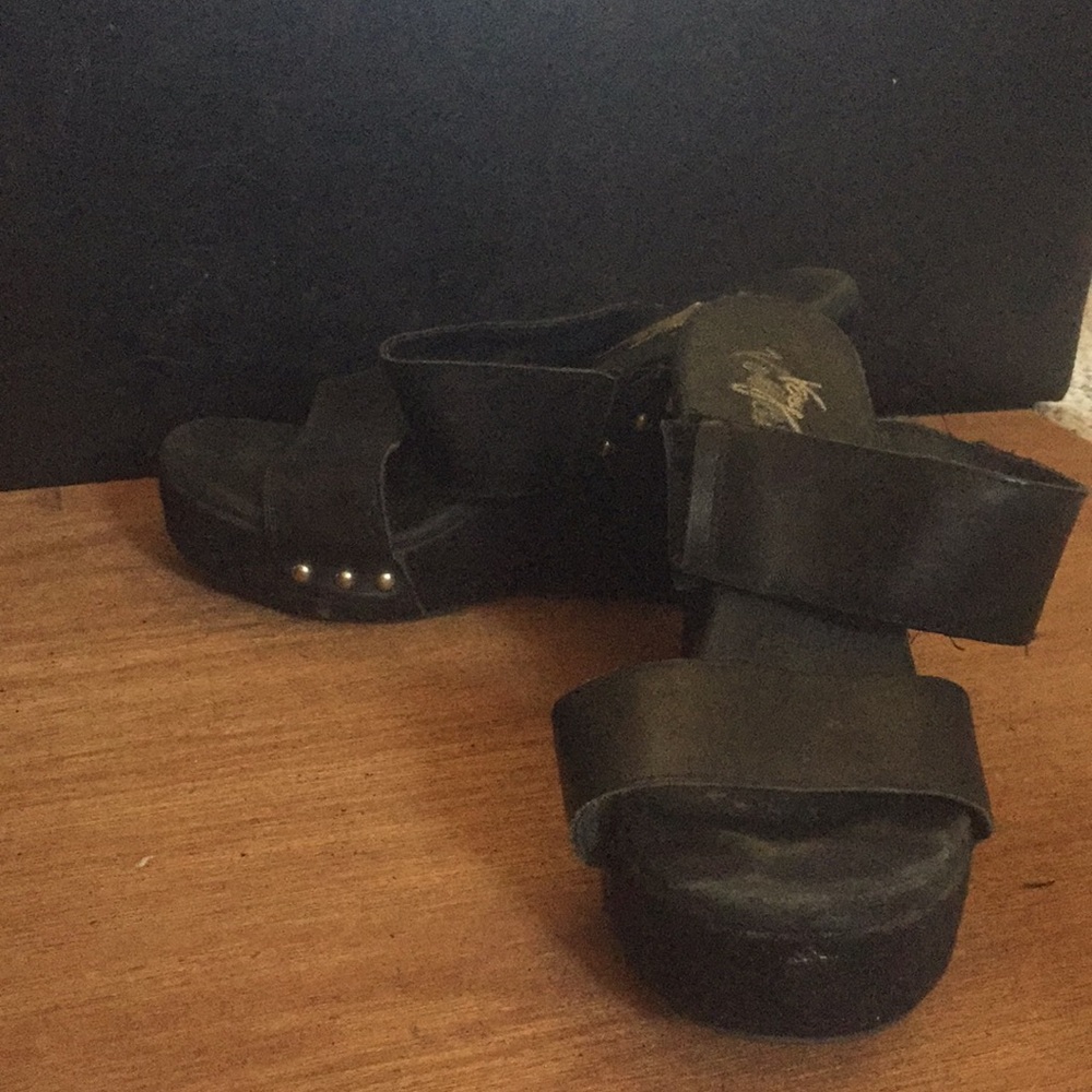 ‼️$10 SALE‼️very volatile wedges